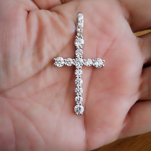 Collana con ciondolo croce