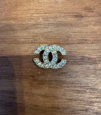 Spilla logo Chanel CC
