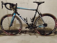 bicicletta da corsa marca Trek p