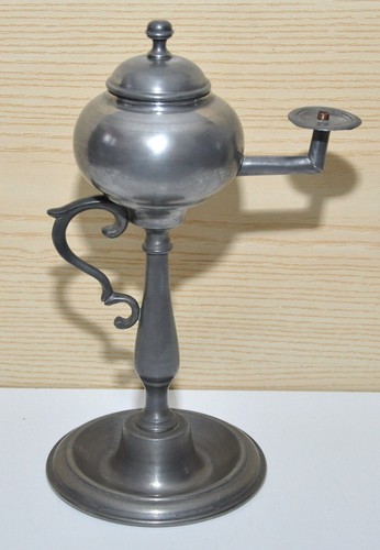 Vecchia lampada olio - lampada, ad