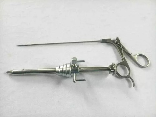 Pinza per chiusura porta ernia
