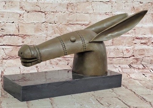 Scultura fatta mano in - mano,