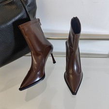Stivaletti corti con tacco