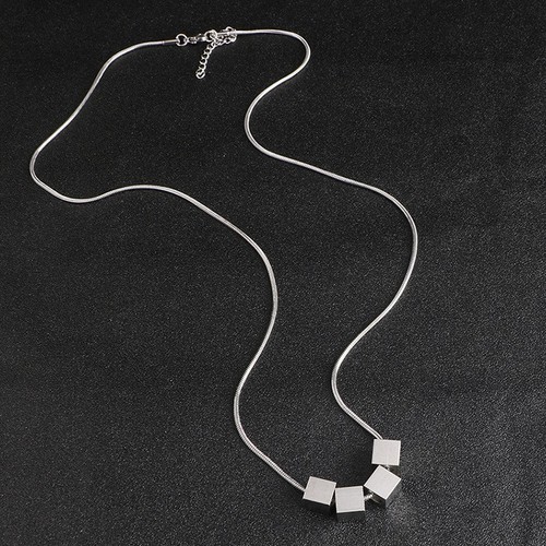 Collana con ciondolo cubo hip