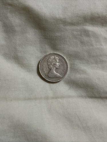 Rare one pound - pound, queen