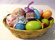 SET CESTINO GIALLO/VERDE CON N°20 UOVA DECORATE PASQUALI VINTAGE  (S4)