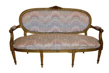 ELEGANTE ANTICO DIVANO DORATO