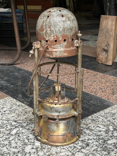 Old vintage lanterna - old, a