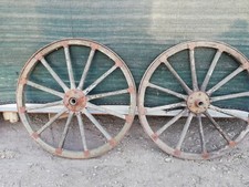 Coppia di ruote antiche da cannone da guerra in legno e ferro