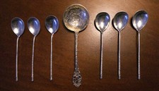 Sei cucchiai da te con cuccaio