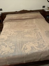 Copriletto fatto a uncinetto