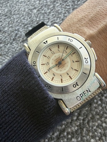 Montre boussole style type - montre,