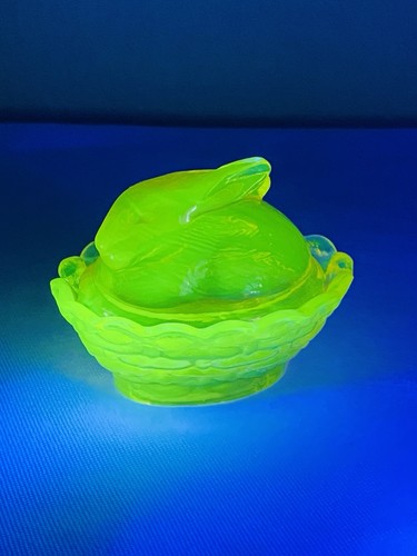 Boyd glass bunny nest - on,