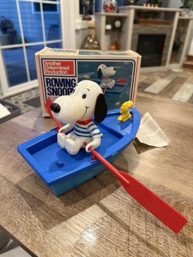 Vintage peanuts rowing snoopy - vintage,
