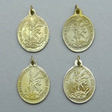 Ciondolo religioso antico