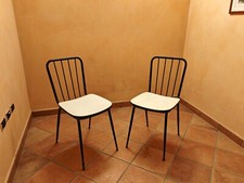 Coppia di sedie da giardino in ferro battuto, design semplice e lineare