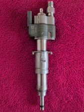 13537589048-02 Iniettore