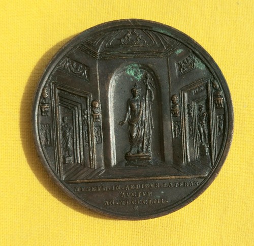 Pio pontifex maximus - pio,