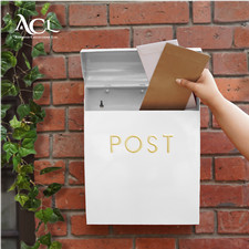 Casella postale da parete POSTALE in rilievo bianca con design classico lembo