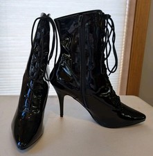 Stivali a punta neri vernice