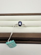 Anello con zaffiro e diamanti