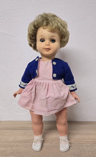 Bella bambola plastica - bella,