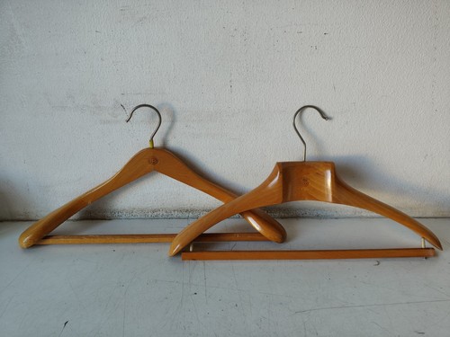 Due attaccapanni legno - due,