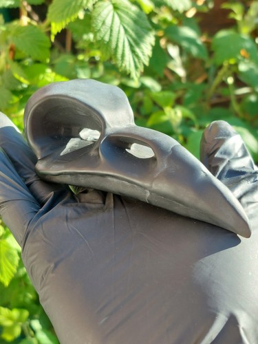 Black obsidian raven head - black,