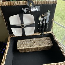 Pier 1 Imports Set Cestino da Picnic Salice Leggero per 2 Piatti Bicchieri Posate