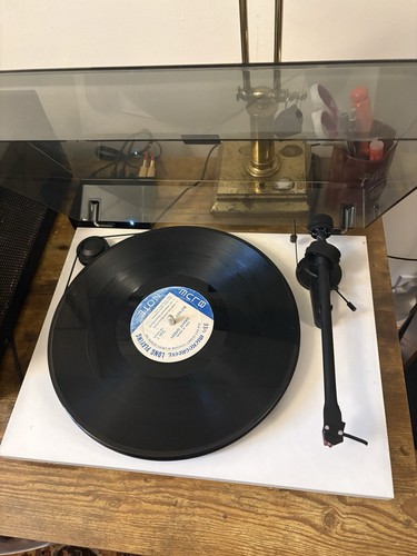 Pro ject essential senza - essential, ii