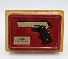 PISTOLE & REVOLVER " ADC