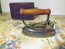 Ferro da stiro da viaggio vintage anni Trenta, modernariato