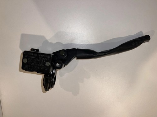 Front brake master cylinder - front,