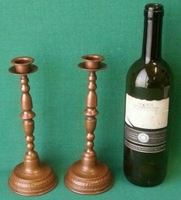 COPPIA DI VECCHIE BUGIE ANTICHI CANDELABRI BUGIA VINTAGE RAME MARTELLATO. NN13