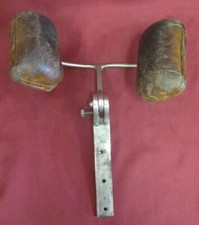 19C. ANTICO POGGIATESTA MEDICO IN PELLE E METALLO DA SEDIA DENTALE