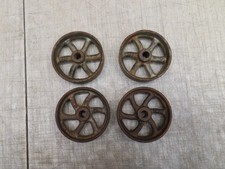 (4) VINTAGE INDUSTRIAL FACTORY STEAMPUNK GHISA 5" HIT MISS MOTORE CARRELLO RUOTE