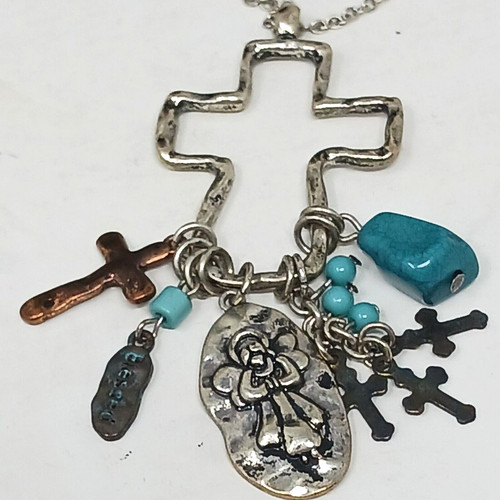 Collana con ciondolo croce