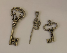 Due chiavi  + chiave di violino, in Argento 800 in Ottime condizioni !