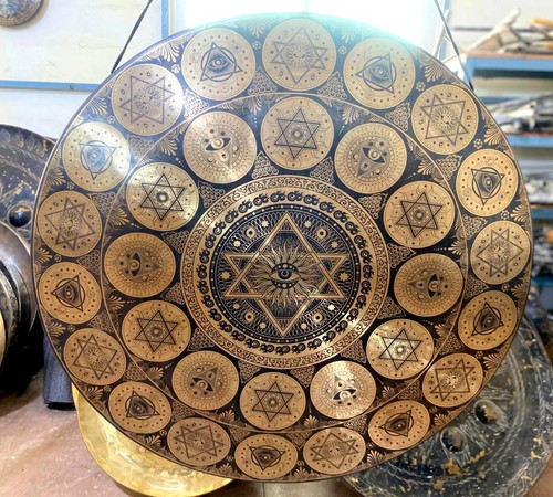 Gong intaglio occhio aperto