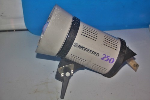 Elinchrom multi voltage flash - voltage,