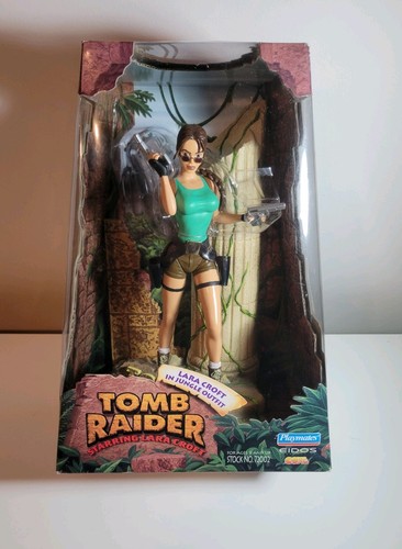 Tomb raider lara croft in - -,