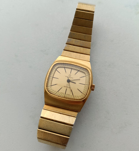 Vecchio orologio quarzo - vecchio,