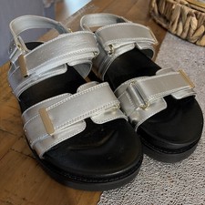Sandali neri e argento in
