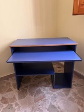 scrivania per pc di colore