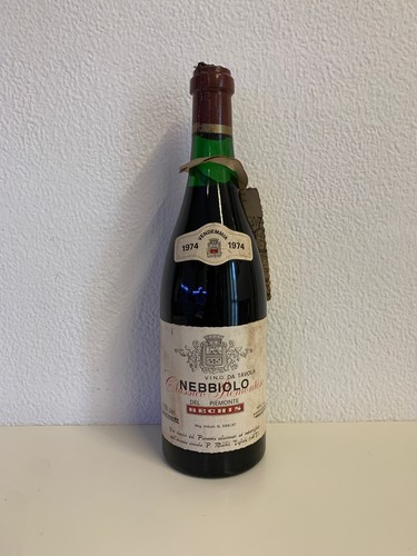 Vino rosso annata nebbiolo - rosso, d'annata