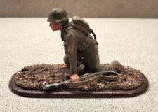 NIENA Soldatino accovacciato