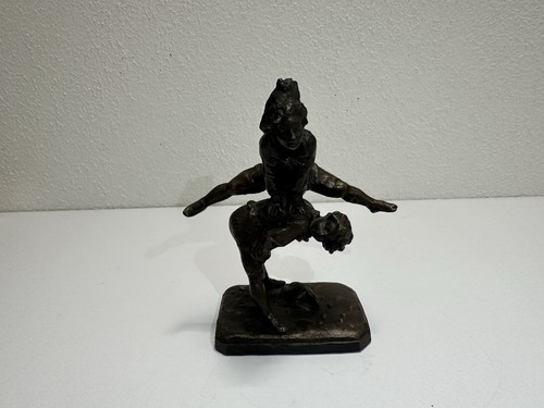 Scultura bambini che saltano - che,