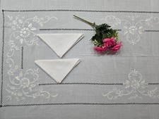 Tovaglia ricamata a mano in