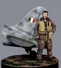 italian pilot ww2 with tail