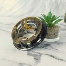 Bussola antica realizzata a